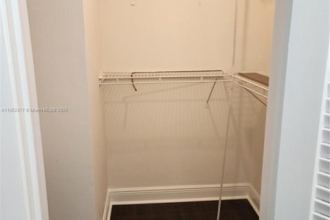 Купить кондоминиум в Пемброк-Пайнс, Флорида 2 спальни, 108.7м2, № 1979902 - фото 10