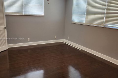 Купить кондоминиум в Пемброк-Пайнс, Флорида 2 спальни, 108.7м2, № 1979902 - фото 18