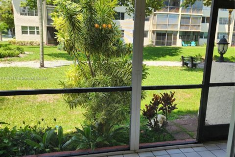 Купить кондоминиум в Пемброк-Пайнс, Флорида 2 спальни, 108.7м2, № 1979902 - фото 24