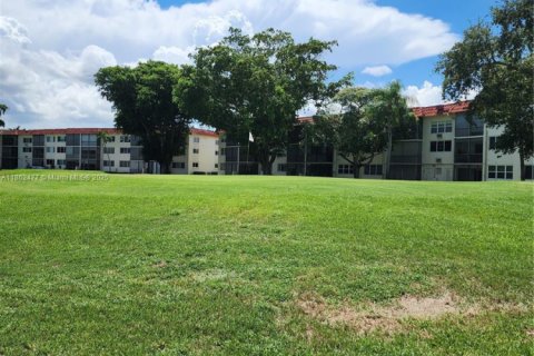 Купить кондоминиум в Пемброк-Пайнс, Флорида 2 спальни, 108.7м2, № 1979902 - фото 4