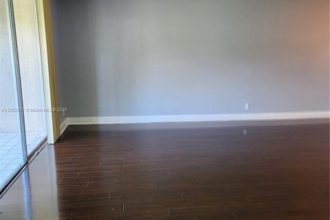 Купить кондоминиум в Пемброк-Пайнс, Флорида 2 спальни, 108.7м2, № 1979902 - фото 7