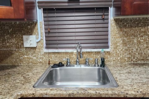 Купить кондоминиум в Пемброк-Пайнс, Флорида 2 спальни, 108.7м2, № 1979902 - фото 8