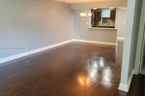 Купить кондоминиум в Пемброк-Пайнс, Флорида 2 спальни, 108.7м2, № 1979902 - фото 6