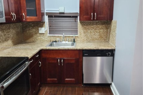 Купить кондоминиум в Пемброк-Пайнс, Флорида 2 спальни, 108.7м2, № 1979902 - фото 5