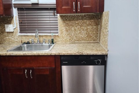 Купить кондоминиум в Пемброк-Пайнс, Флорида 2 спальни, 108.7м2, № 1979902 - фото 14