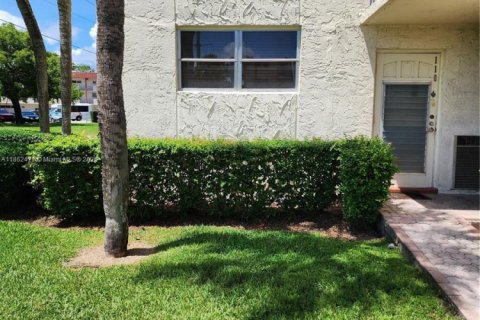 Купить кондоминиум в Пемброк-Пайнс, Флорида 2 спальни, 108.7м2, № 1979902 - фото 13