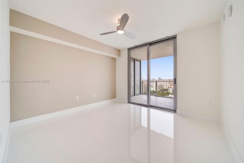 Condo in Sunny Isles Beach, Florida, 2 bedrooms  № 2036840 - photo 26