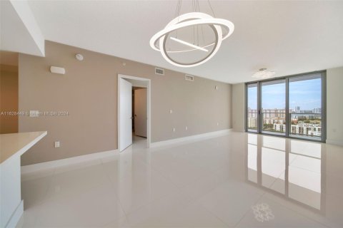 Condo in Sunny Isles Beach, Florida, 2 bedrooms  № 2036840 - photo 17
