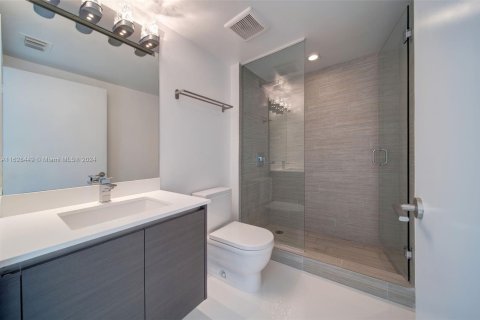 Condo in Sunny Isles Beach, Florida, 2 bedrooms  № 2036840 - photo 25