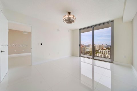 Condo in Sunny Isles Beach, Florida, 2 bedrooms  № 2036840 - photo 20