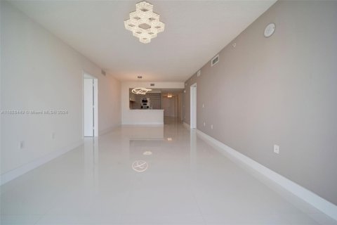 Condo in Sunny Isles Beach, Florida, 2 bedrooms  № 2036840 - photo 29