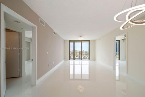 Condo in Sunny Isles Beach, Florida, 2 bedrooms  № 2036840 - photo 15