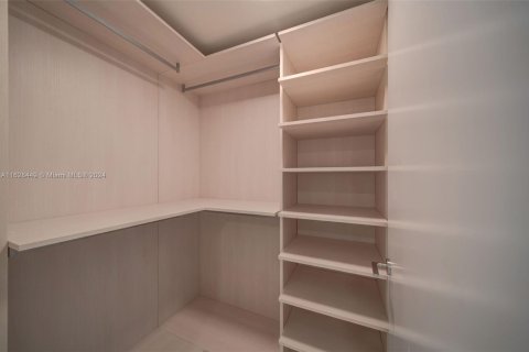 Condo in Sunny Isles Beach, Florida, 2 bedrooms  № 2036840 - photo 8