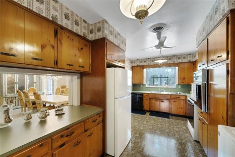 House in Lakeland, Florida 5 bedrooms, 308.99 sq.m. № 2098176 - photo 10