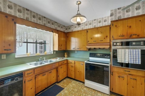 House in Lakeland, Florida 5 bedrooms, 308.99 sq.m. № 2098176 - photo 8
