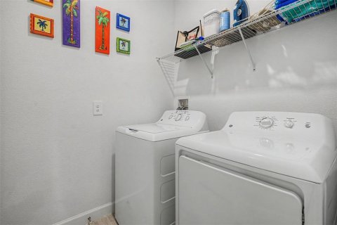 House in San Antonio, Florida 2 bedrooms, 164.44 sq.m. № 2101718 - photo 21