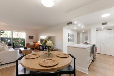 Condo in Tampa, Florida, 2 bedrooms  № 1724493 - photo 10