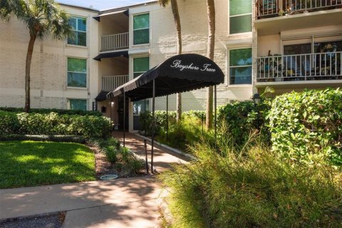 Condo in Tampa, Florida, 2 bedrooms  № 1724493 - photo 1