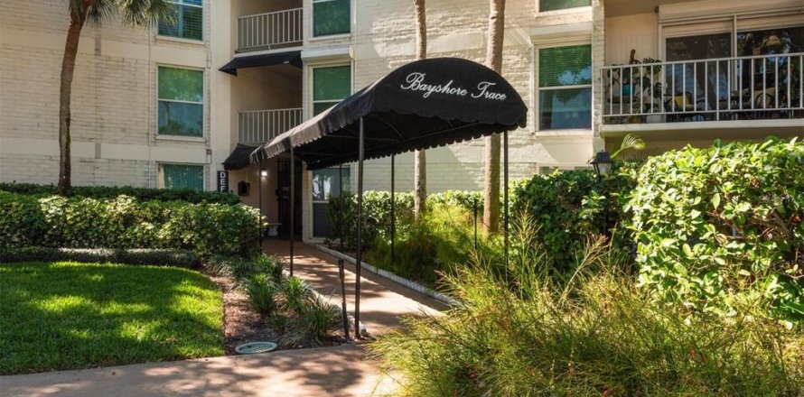 Condo in Tampa, Florida, 2 bedrooms № 1724493