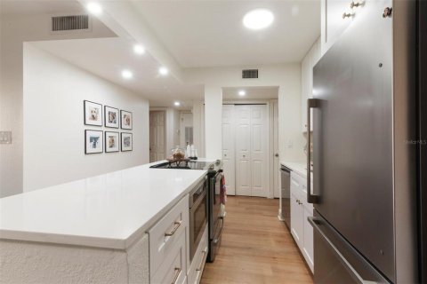 Condo in Tampa, Florida, 2 bedrooms  № 1724493 - photo 6