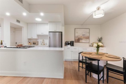 Condo in Tampa, Florida, 2 bedrooms  № 1724493 - photo 8