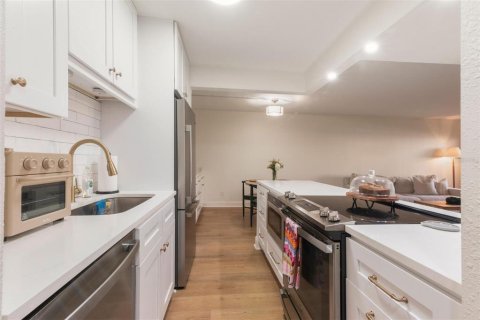 Condo in Tampa, Florida, 2 bedrooms  № 1724493 - photo 5