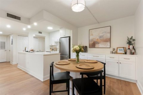 Condo in Tampa, Florida, 2 bedrooms  № 1724493 - photo 9