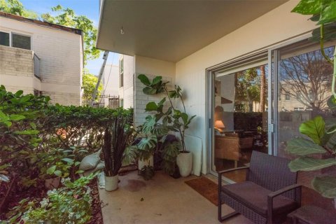 Condo in Tampa, Florida, 2 bedrooms  № 1724493 - photo 22