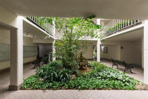 Condo in Tampa, Florida, 2 bedrooms  № 1724493 - photo 2