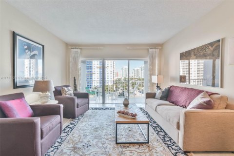 Condominio en venta en Sunny Isles Beach, Florida, 1 dormitorio, 70.79 m2 № 1940481 - foto 23