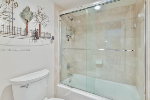 Condominio en venta en Sunny Isles Beach, Florida, 1 dormitorio, 70.79 m2 № 1940481 - foto 25