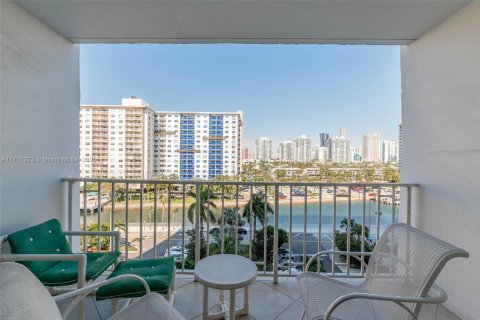 Condominio en venta en Sunny Isles Beach, Florida, 1 dormitorio, 70.79 m2 № 1940481 - foto 6