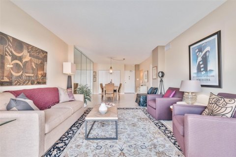 Condominio en venta en Sunny Isles Beach, Florida, 1 dormitorio, 70.79 m2 № 1940481 - foto 5