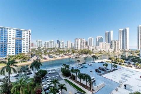 Condominio en venta en Sunny Isles Beach, Florida, 1 dormitorio, 70.79 m2 № 1940481 - foto 7
