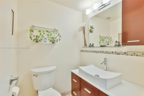 Condominio en venta en Sunny Isles Beach, Florida, 1 dormitorio, 70.79 m2 № 1940481 - foto 3