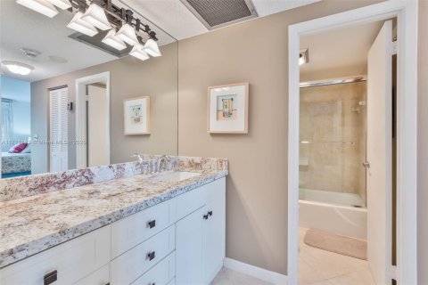 Condominio en venta en Sunny Isles Beach, Florida, 1 dormitorio, 70.79 m2 № 1940481 - foto 24