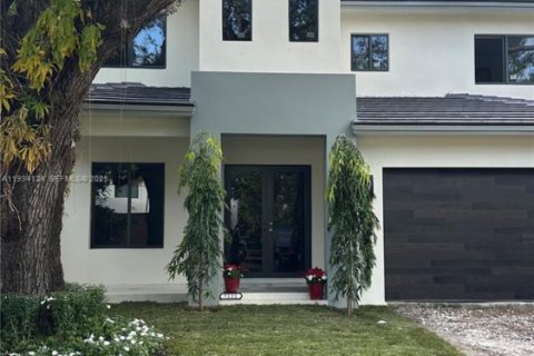 House in Miami, Florida 4 bedrooms, 342.62 sq.m. № 1992967 - photo 2