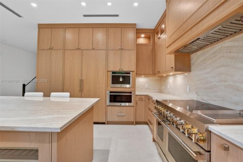 House in Miami, Florida 4 bedrooms, 342.62 sq.m. № 1992967 - photo 4