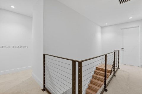 House in Miami, Florida 4 bedrooms, 342.62 sq.m. № 1992967 - photo 10