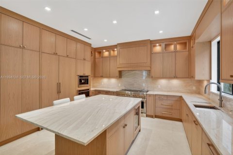 House in Miami, Florida 4 bedrooms, 342.62 sq.m. № 1992967 - photo 3