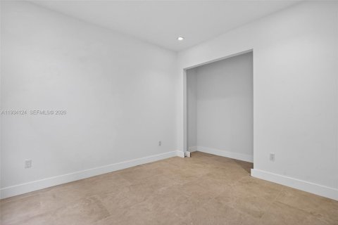 House in Miami, Florida 4 bedrooms, 342.62 sq.m. № 1992967 - photo 20