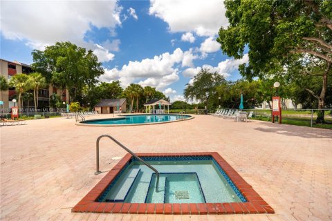 Купить кондоминиум в Помпано-Бич, Флорида 2 спальни, 113.53м2, № 1980222 - фото 23