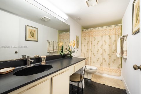 Купить кондоминиум в Помпано-Бич, Флорида 2 спальни, 113.53м2, № 1980222 - фото 14