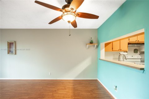 Купить кондоминиум в Помпано-Бич, Флорида 2 спальни, 113.53м2, № 1980222 - фото 10