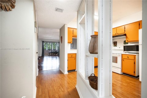 Купить кондоминиум в Помпано-Бич, Флорида 2 спальни, 113.53м2, № 1980222 - фото 4