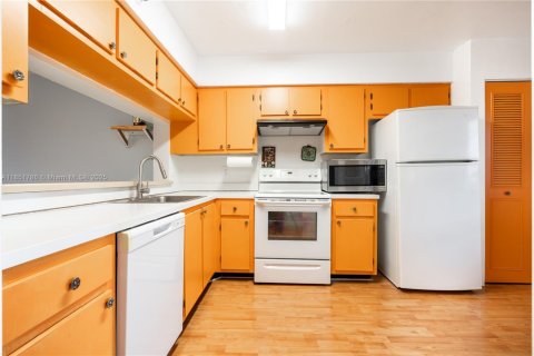 Купить кондоминиум в Помпано-Бич, Флорида 2 спальни, 113.53м2, № 1980222 - фото 6