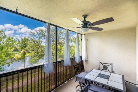 Купить кондоминиум в Помпано-Бич, Флорида 2 спальни, 113.53м2, № 1980222 - фото 1