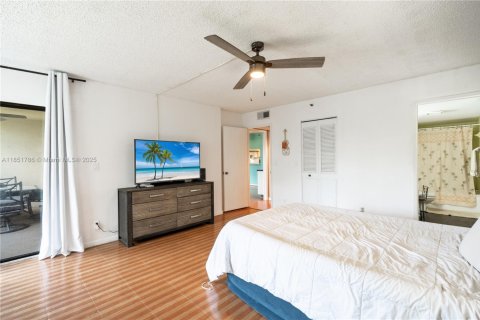 Купить кондоминиум в Помпано-Бич, Флорида 2 спальни, 113.53м2, № 1980222 - фото 12