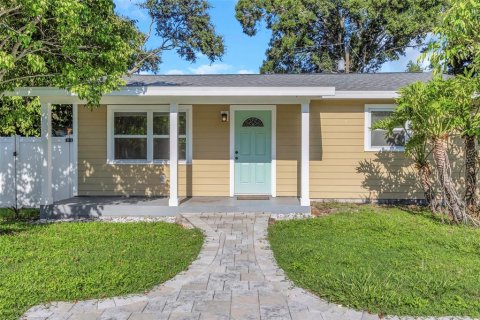Casa en alquiler en Gulfport, Florida, 2 dormitorios, 71.35 m2 № 1905743 - foto 1