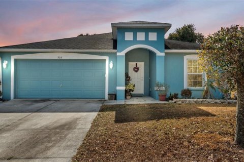 House in Lake Wales, Florida 3 bedrooms, 143.16 sq.m. № 2103078